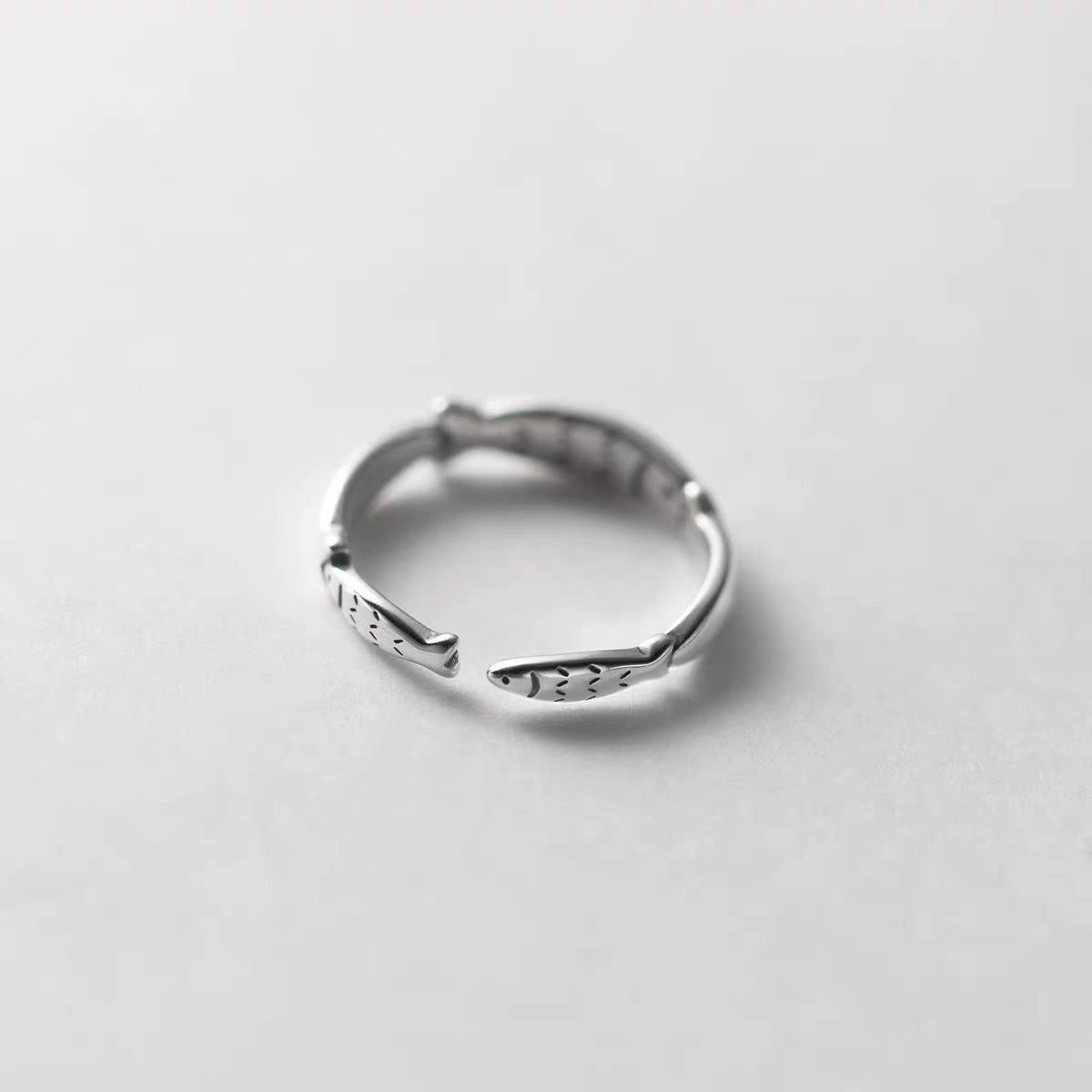 925 sterling silver small fish ring - silvery