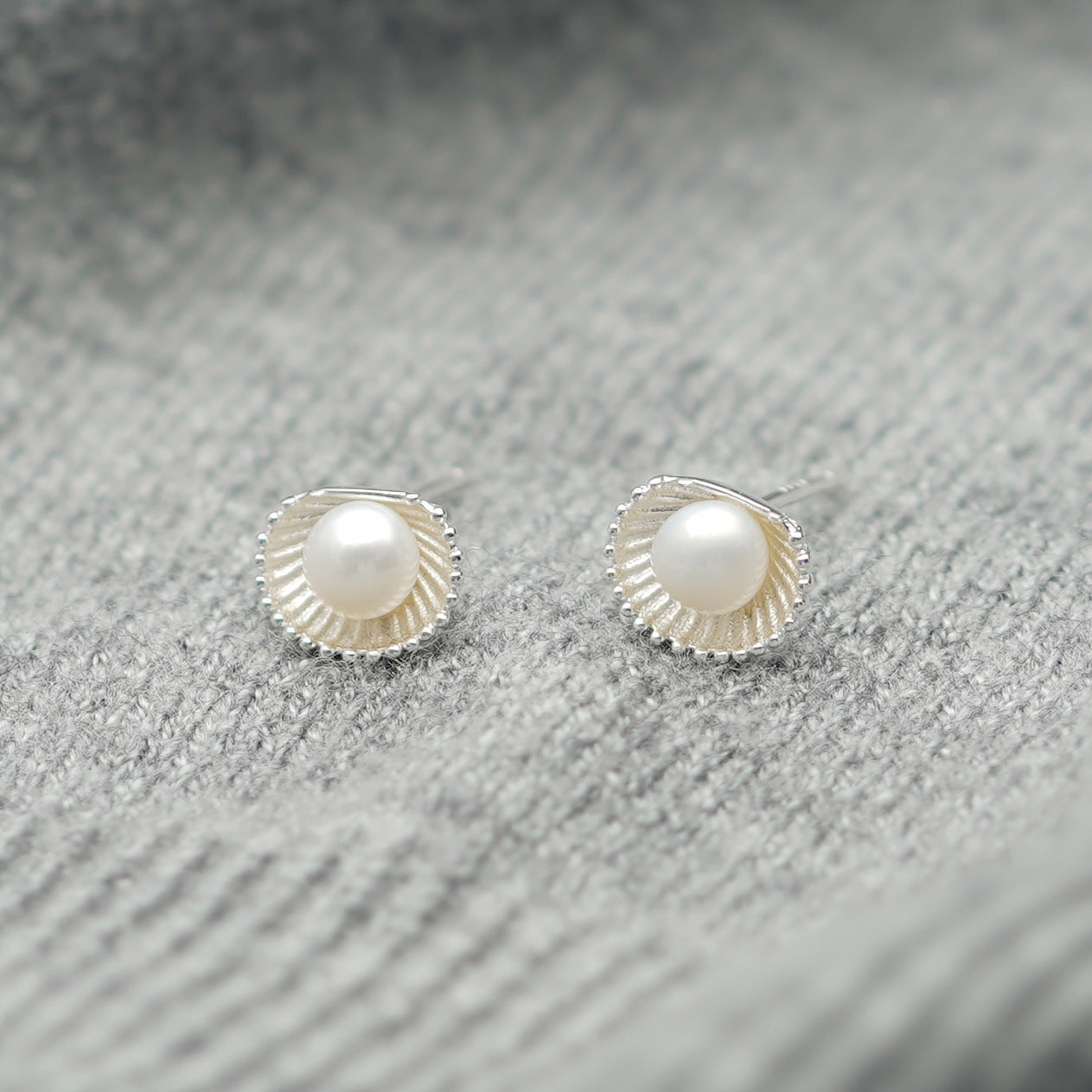 S925 sterling silver freshwater pearl earrings - silvery
