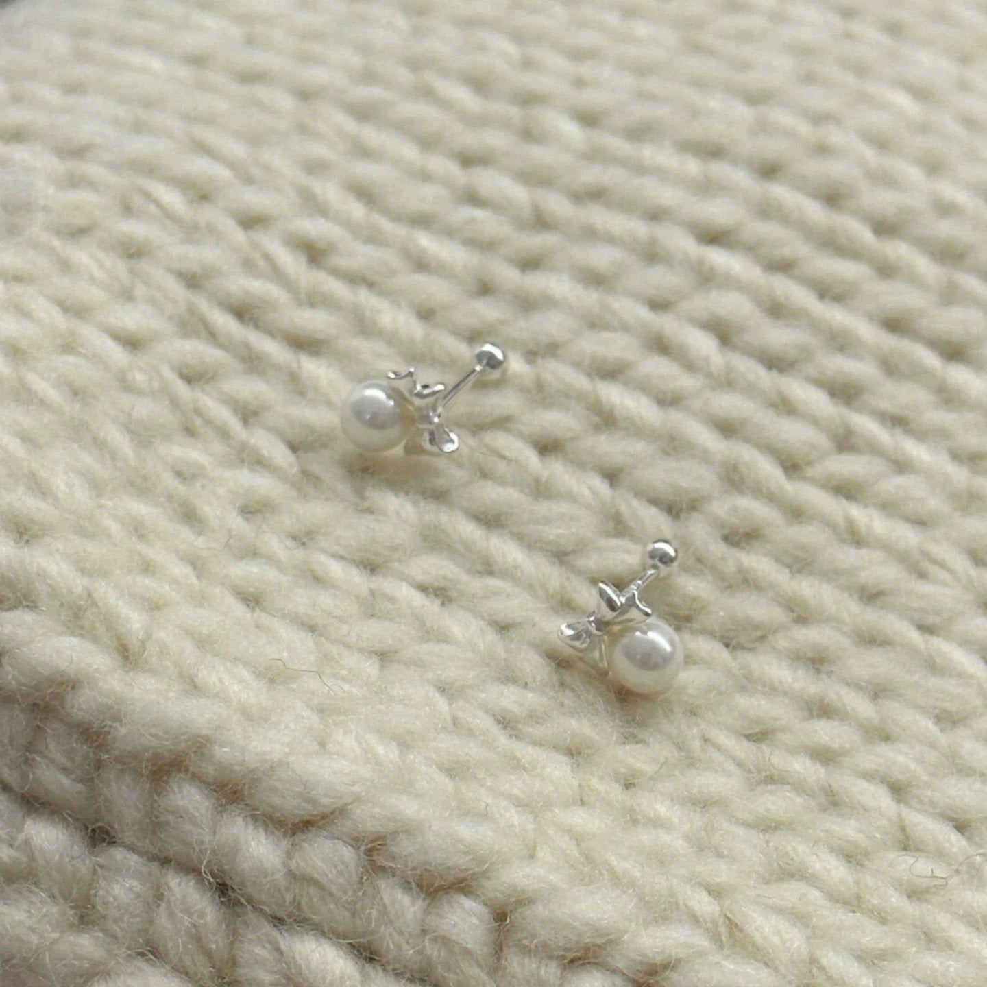 999 silver bowknot pearl earrings - silvery