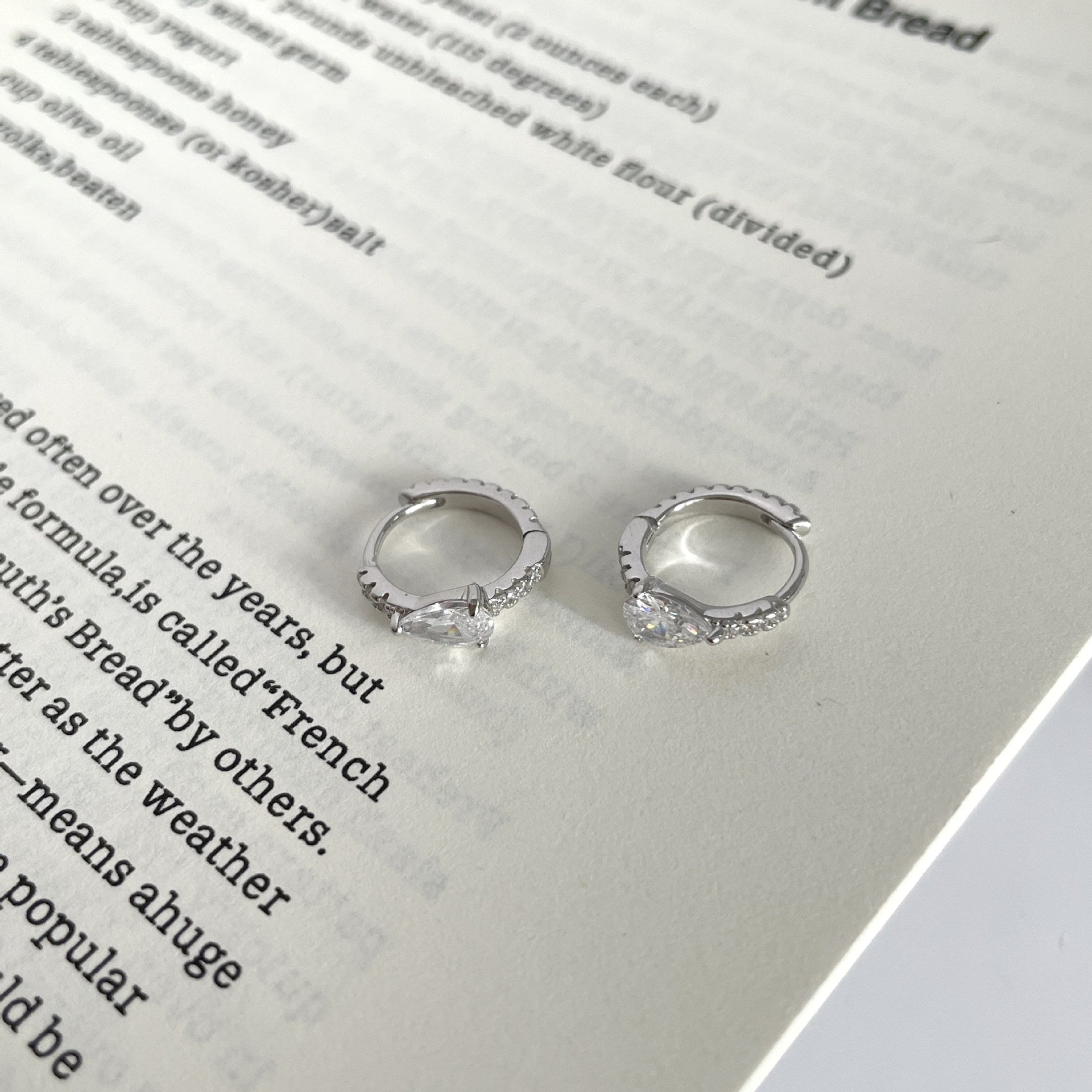 999 Silver Water Drop Ear Buckle - Silvery