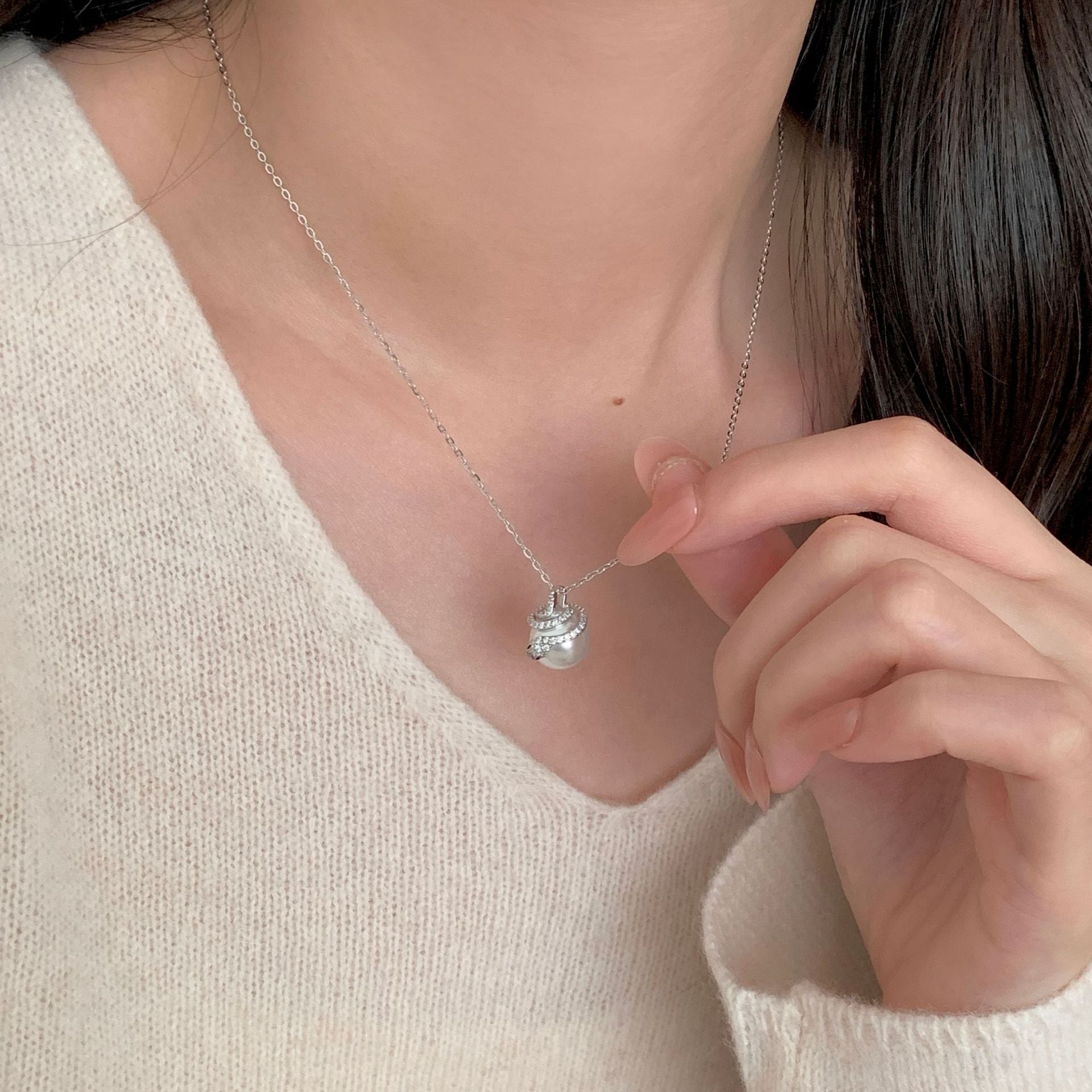 S925 sterling silver snake shaped pearl necklace
