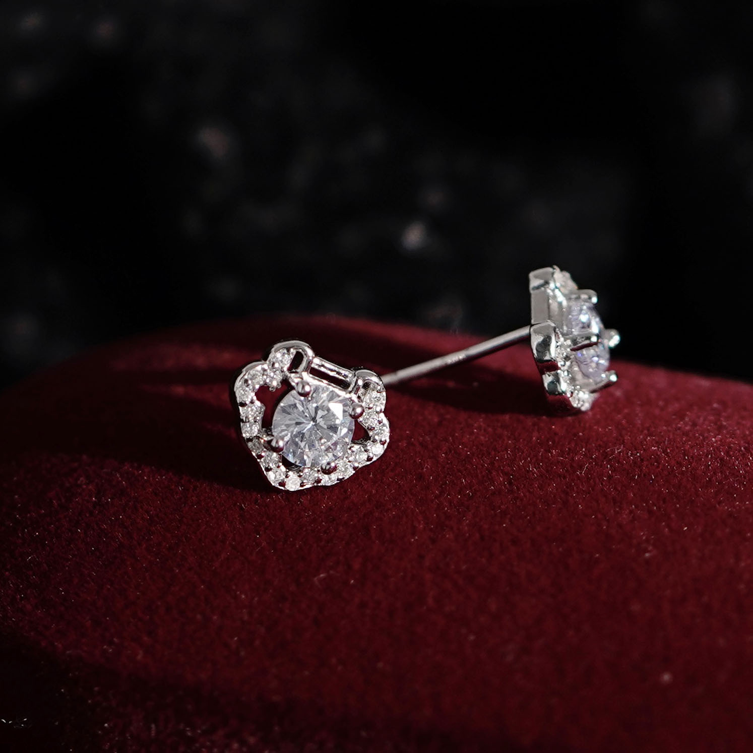 999 Silver Inlaid Sparkling Zirconia Earrings - Silvery