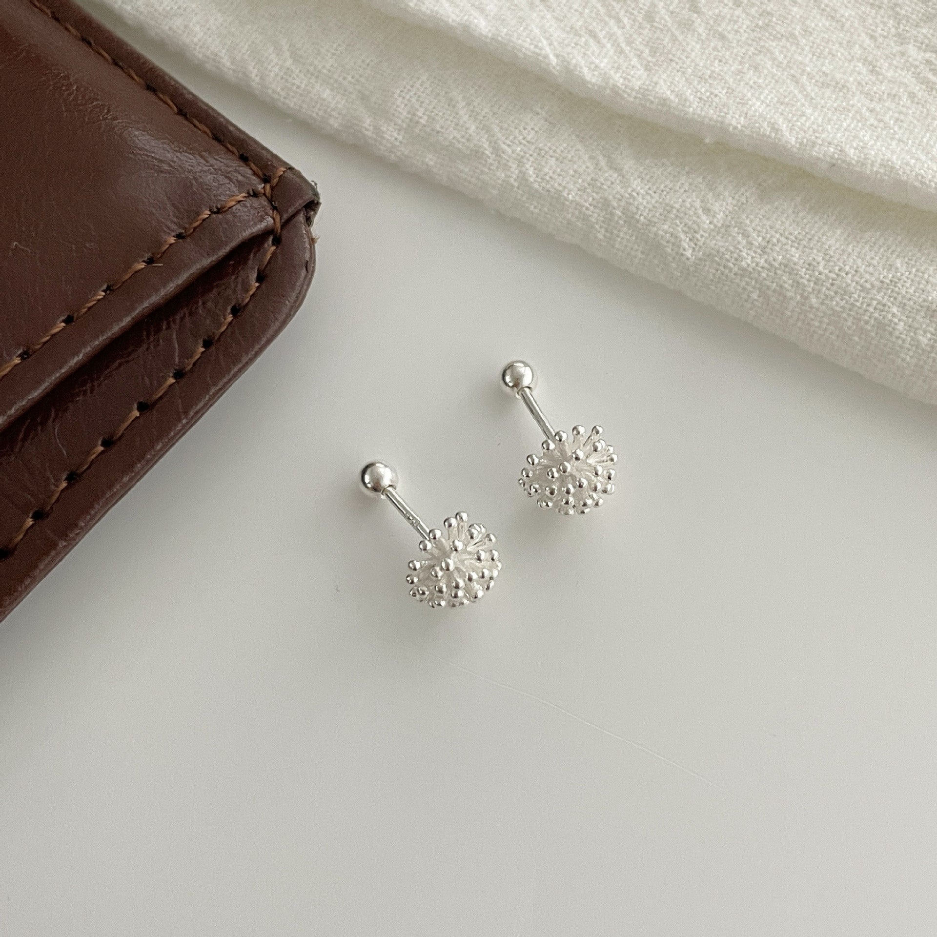 999 Silver Spiral Buckle Earrings - Silvery