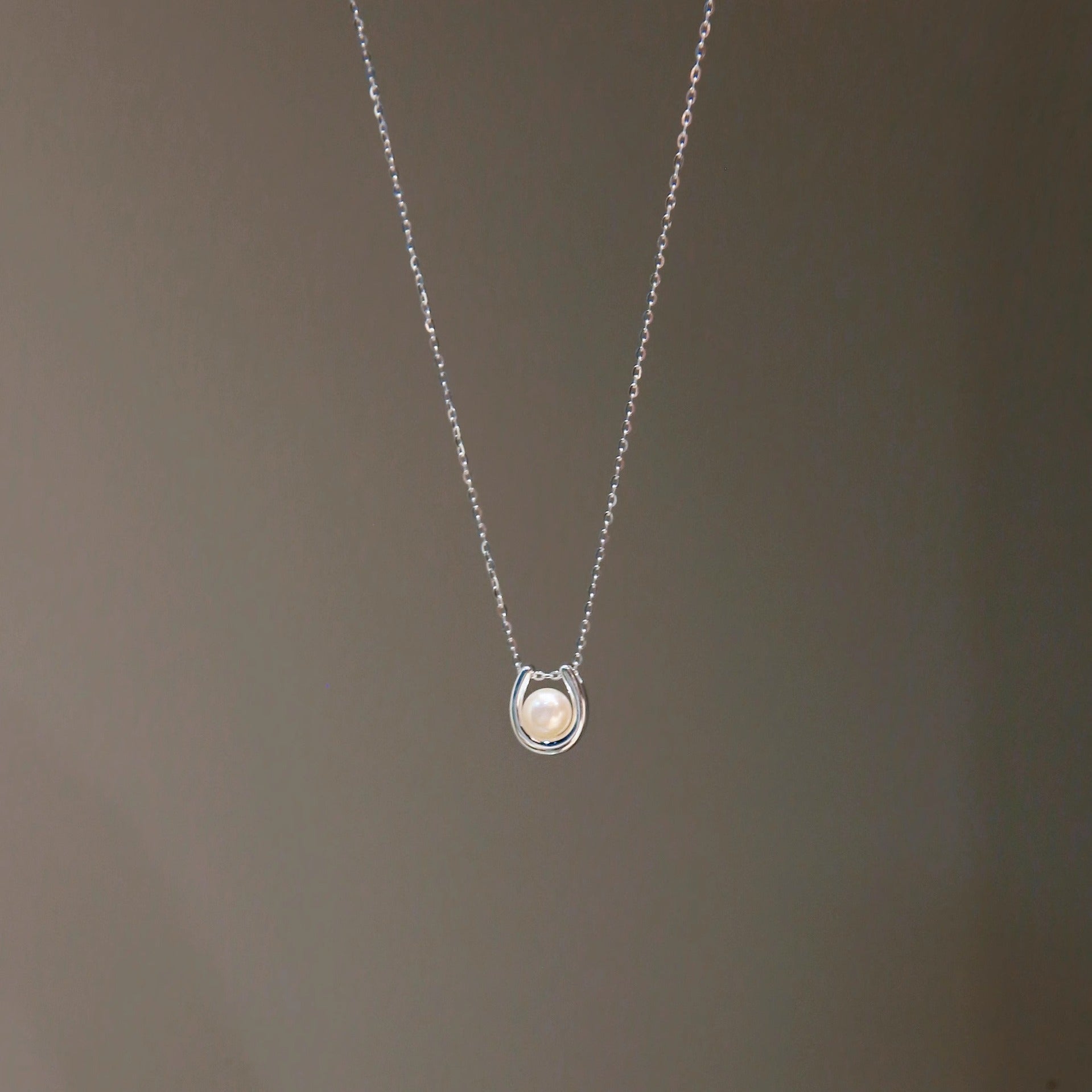 S925 Pure Silver Freshwater Pearl Pendant Necklace - Silvery