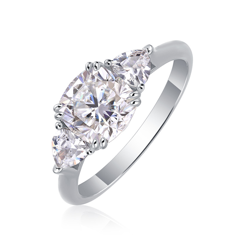 S925 Silver Moissanite "Guardian" Closed Ring