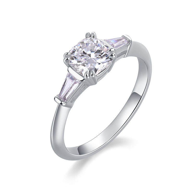 S925 Silver Moissanite "Guardian" Closed Ring