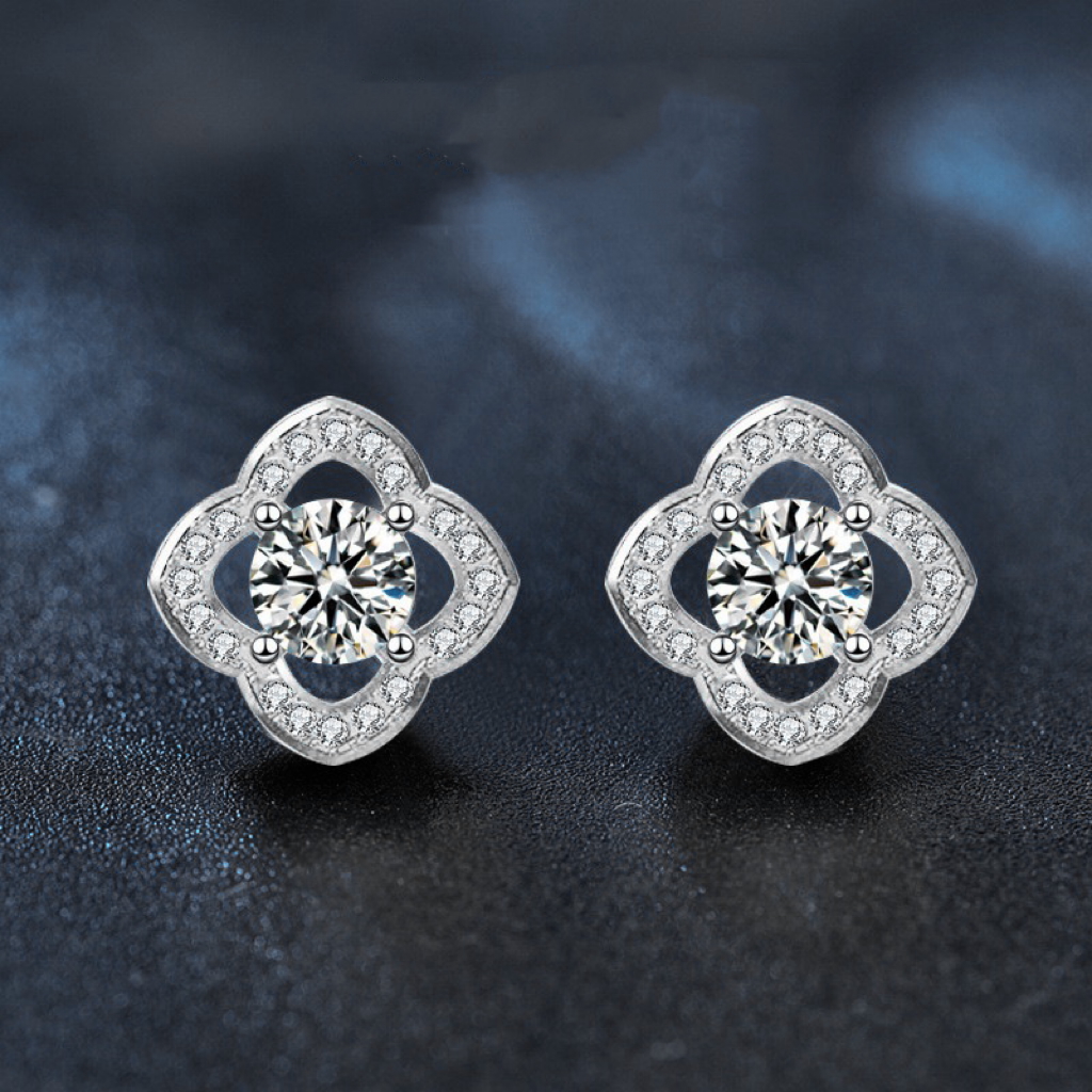 925 sterling silver four-leaf clover inlaid Mosang stone earrings