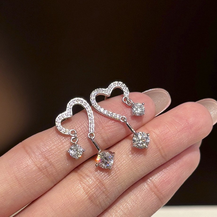 S925 Sterling Silver Heart-Shaped Moissanite Stud Earrings