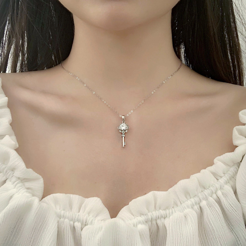 S925 Sterling Silver Moissanite Key Pendant Necklace