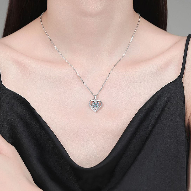 S925 Sterling Silver Rose Moissanite Pendant Loving Heart Necklace