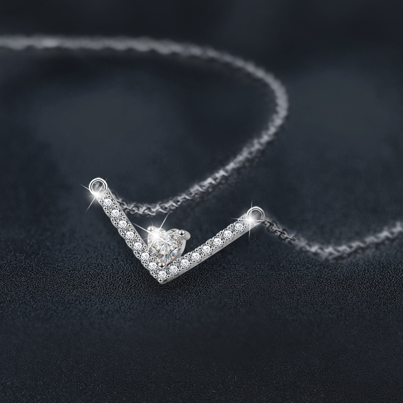 S925 Sterling Silver Moissanite V-Shaped Heart Necklace