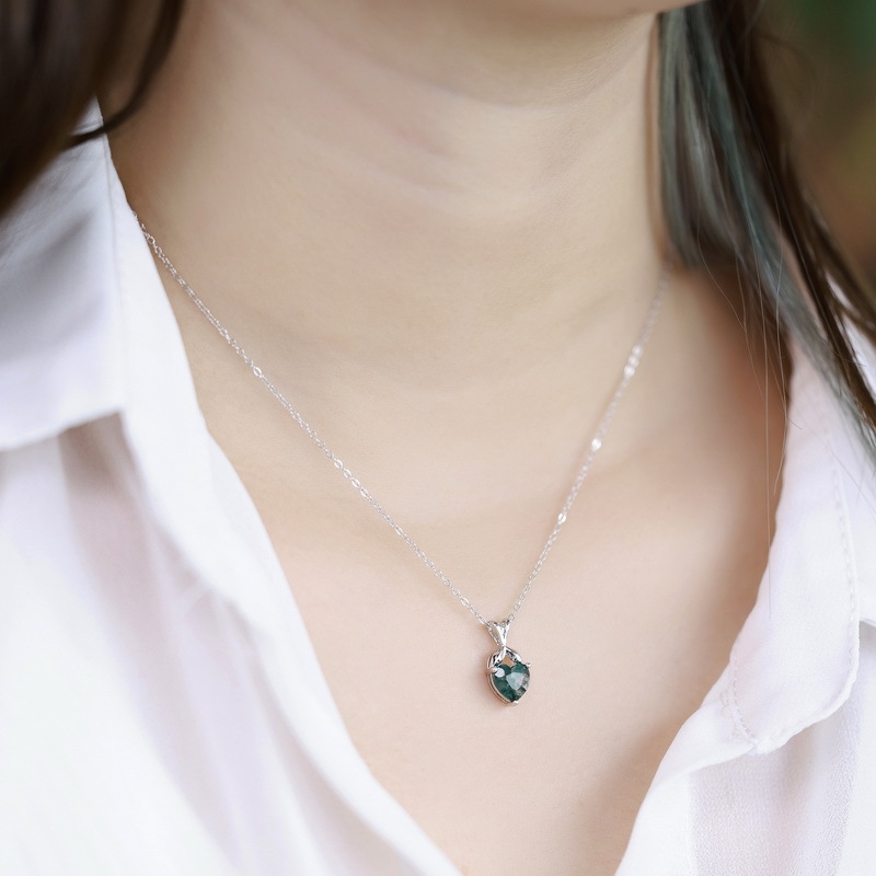 S925 Sterling Silver Gold-Plated Simple Heart-Shaped Green Moss Pendant Necklace