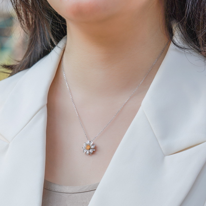 S925 Sterling Silver Gold-Plated Daisy Pendant Necklace