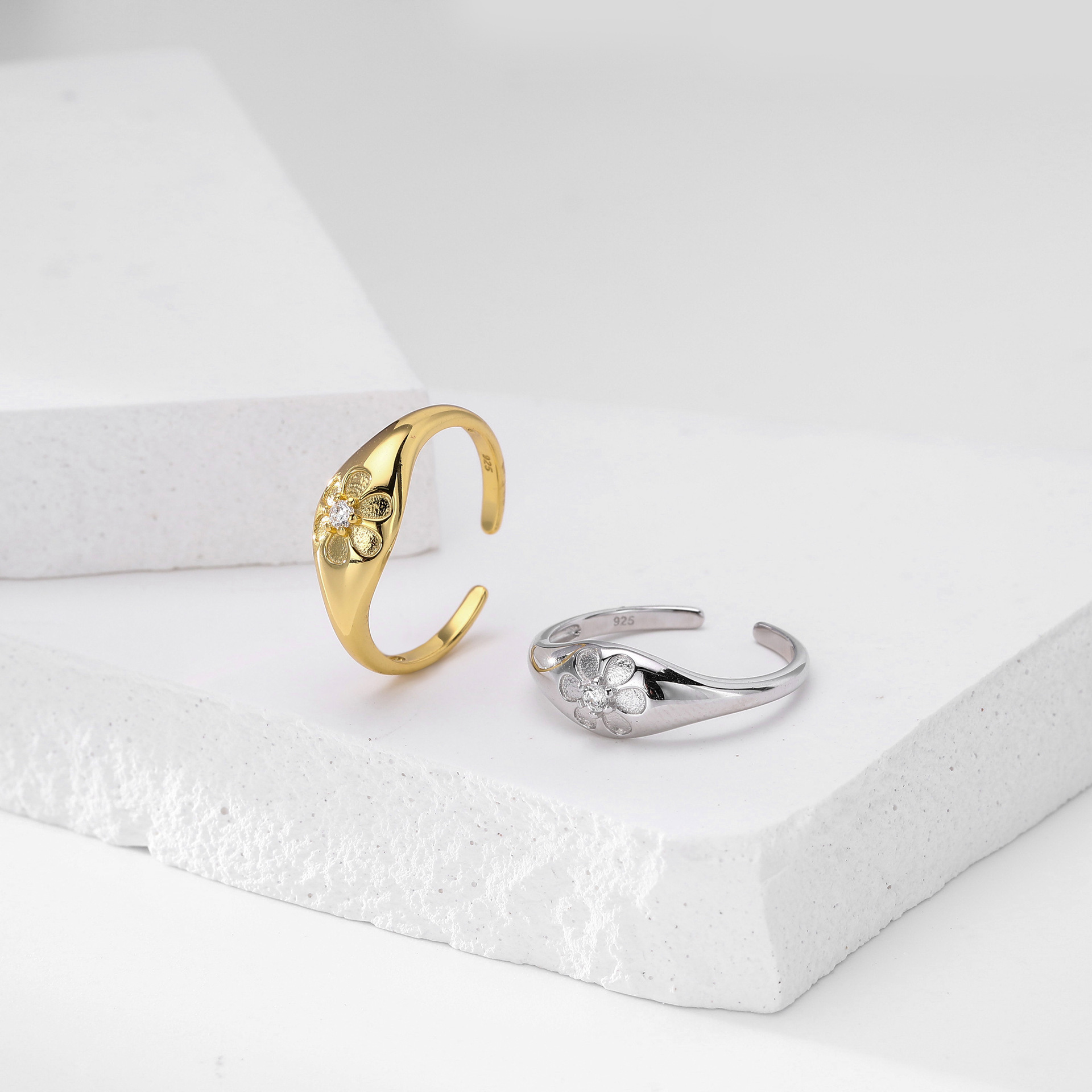 Versatile S925 sterling silver ring with sparkling diamonds and a small floral design