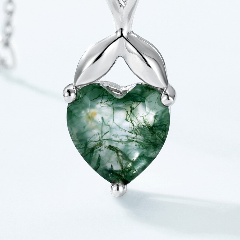 S925 Sterling Silver Gold-Plated Simple Heart-Shaped Green Moss Pendant Necklace