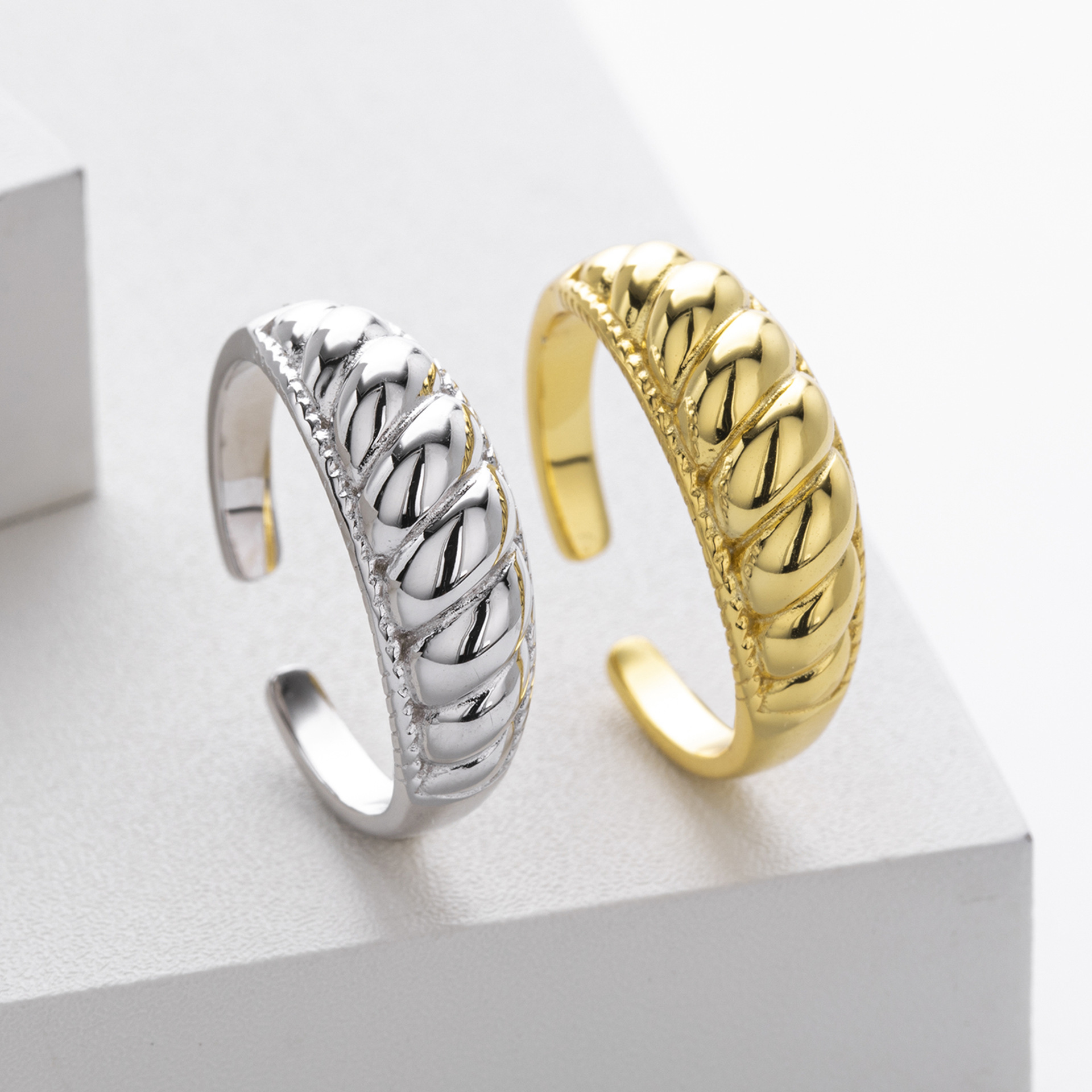 Stylish and simple S925 sterling silver croissant ring