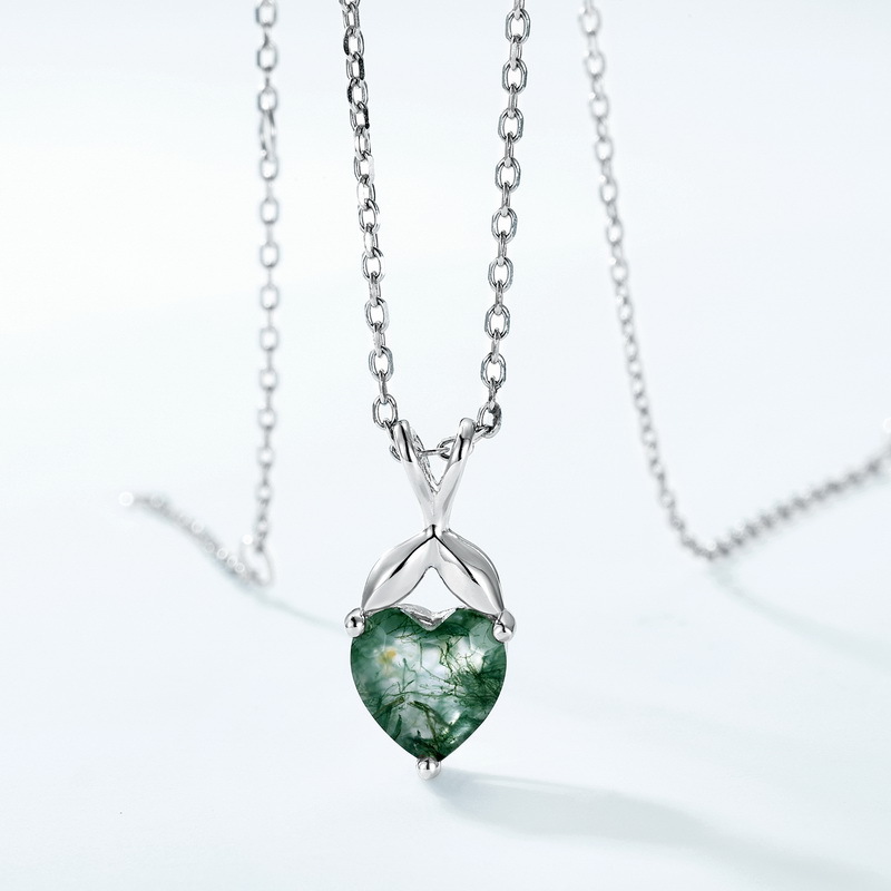 S925 Sterling Silver Gold-Plated Simple Heart-Shaped Green Moss Pendant Necklace