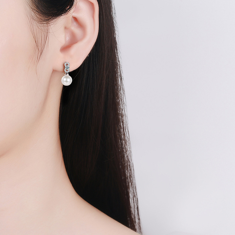 Elegant and sophisticated S925 sterling silver moissanite pearl stud earrings