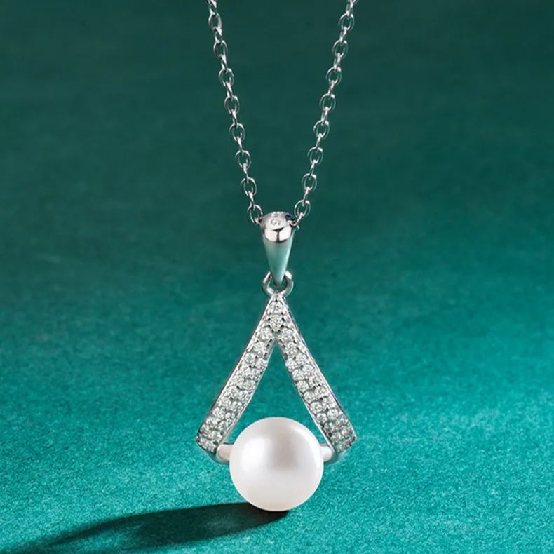 S925 Sterling Silver Moissanite V-Shaped Pearl Necklace