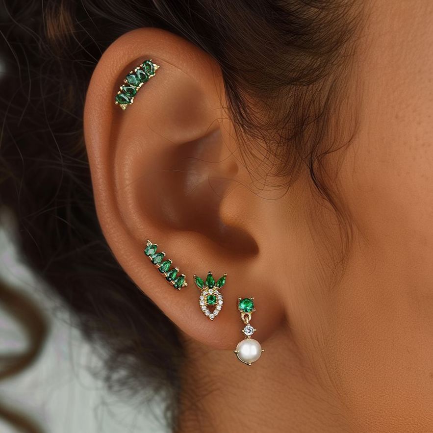 S925 Sterling Silver Stud Earrings with Green Zirconia