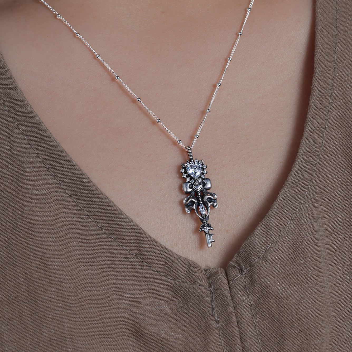 S925 Silver Halloween Heart-Shaped Bow Key Necklace