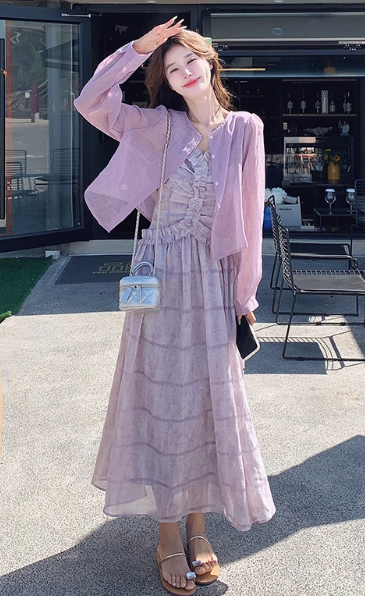 美しい紫色の木の耳のスリングドレス日焼け止めスーツ女性の夏の島風デザインのストライプのロングスカート