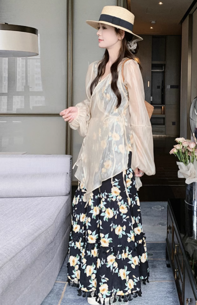 女性用ブラック花柄ドレススーツ、Sサイズ、デザインカーディガンサスペンダースカート