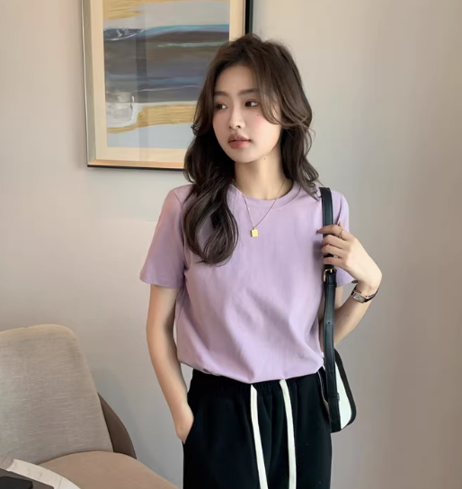春と夏の女性のための無地ラウンドネックシンプルな半袖Tシャツ、ファッショナブルなニッチボトムシャツトップ
