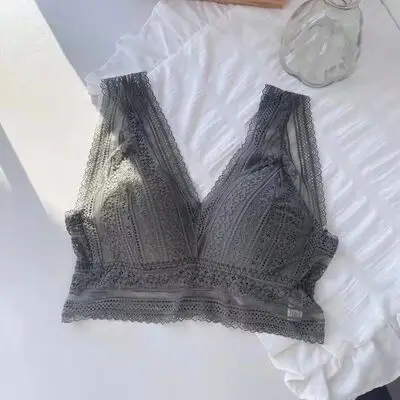 大きな胸を小さく見せる|ノンワイヤーでも驚きの安定感、キレイにホールド。