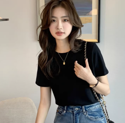 春と夏の女性のための無地ラウンドネックシンプルな半袖Tシャツ、ファッショナブルなニッチボトムシャツトップ