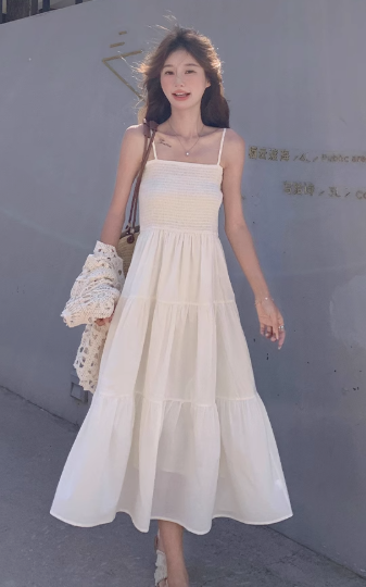 優しくて甘いプチホワイトサスペンダードレス、女性用夏新作、中空半袖トップツーピーススーツ