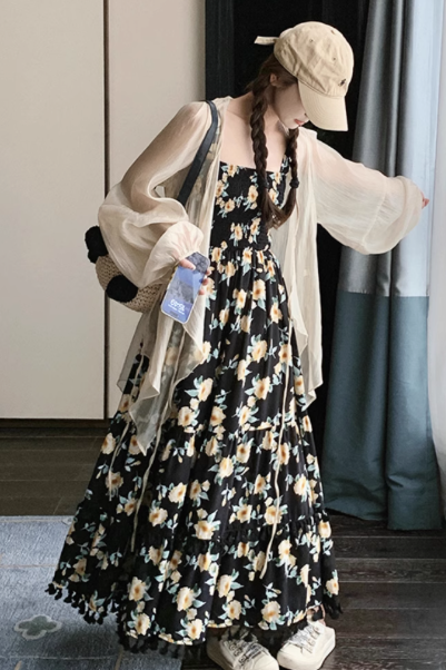 女性用ブラック花柄ドレススーツ、Sサイズ、デザインカーディガンサスペンダースカート