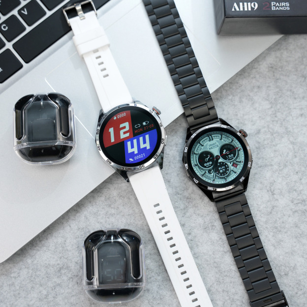 Best Gift Combo Smart Watch & Earphone