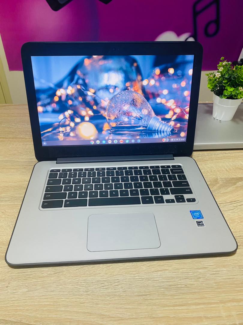 Chromebook  2 in 1 (Touch Screen + Play Store) - Intel Celeron / 4GB RAM / 32GB SSD Laptop Chrome Book