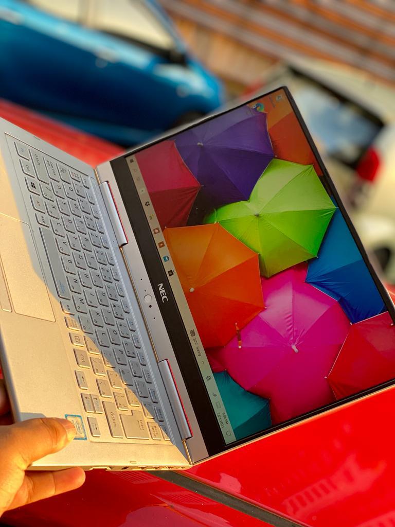 Chromebook  2 in 1 (Touch Screen + Play Store) - Intel Celeron / 4GB RAM / 32GB SSD Laptop Chrome Book