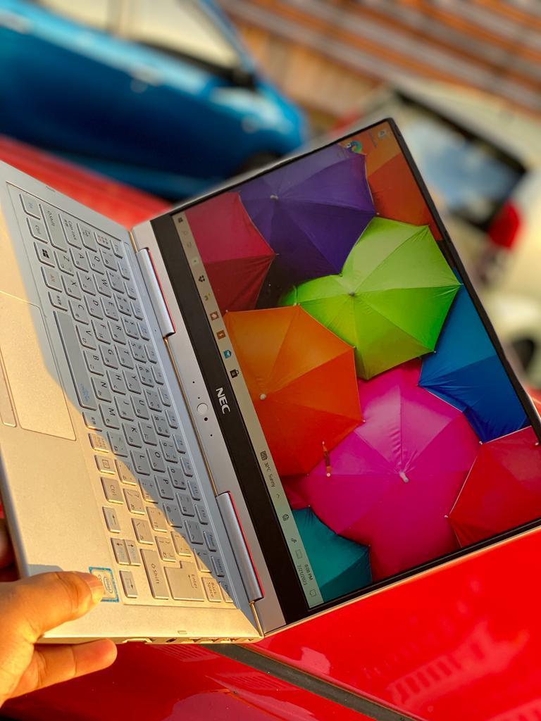 Chromebook  2 in 1 (Touch Screen + Play Store) - Intel Celeron / 4GB RAM / 32GB SSD Laptop Chrome Book