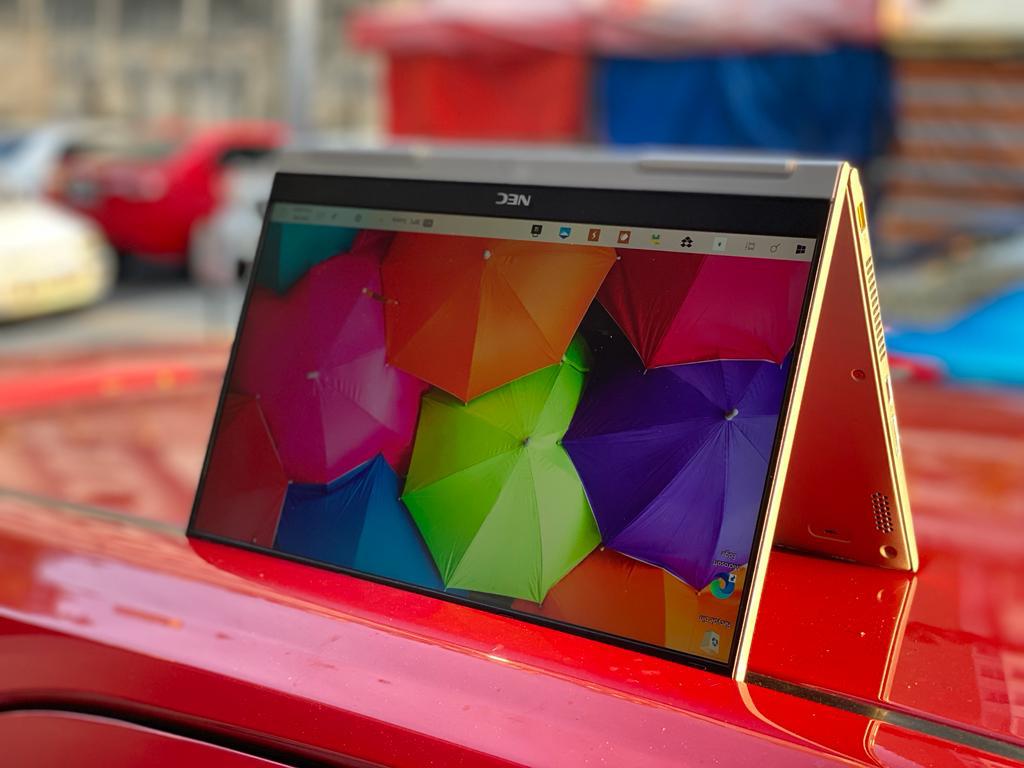 Chromebook R 2 in 1 (Touch Screen + Play Store) - Intel Celeron / 4GB 