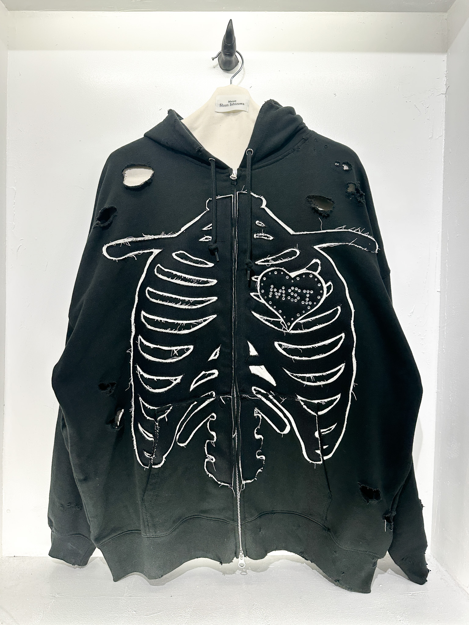 BONE STRUCTURE STUDS ZIP HOODIE BLACK