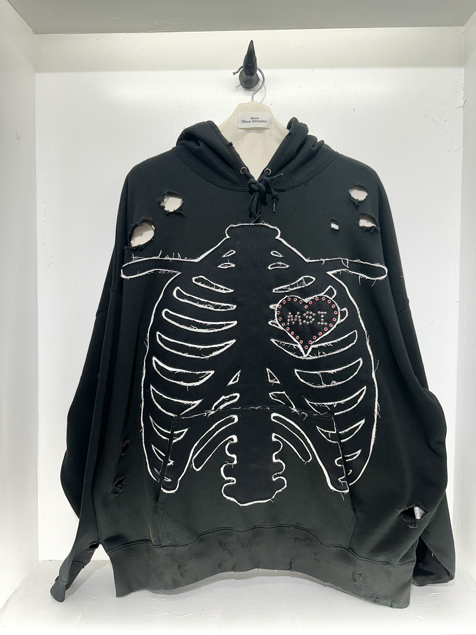 BONE STRUCTURE STUDS HOODIE BLACK