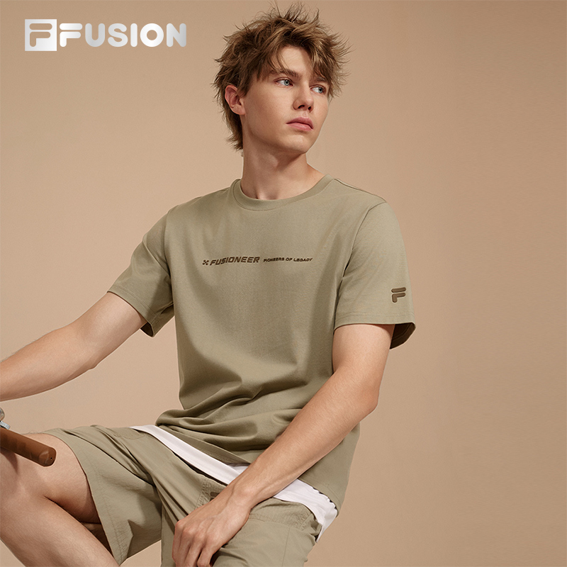 FILA FUSION  FUSION LIFE FUSIONEER DOWNTOWN DRIFT Men Short Sleeve T-shirt (Light Khaki / White)