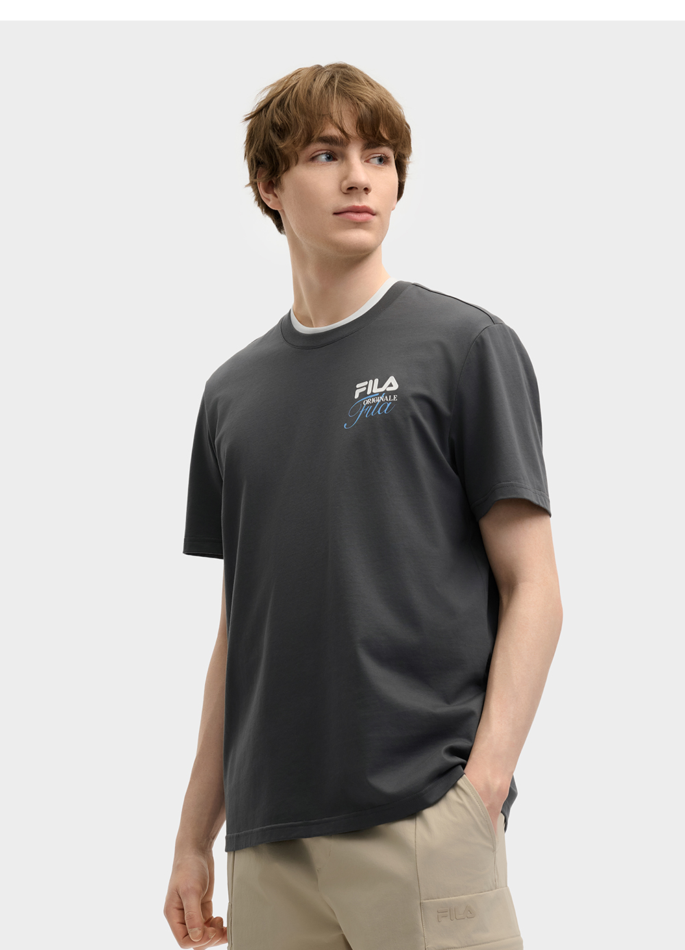 FILA CORE LIFESTYLE ORIGINALE DREAMS ON THE COURT Men Short Sleeves T-Shirt (Grey / Light Blue / White)