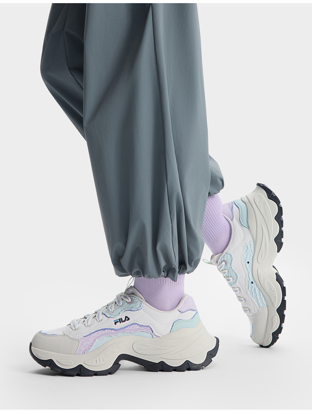 FILA CORE FASHION SOFIA 4 Women Canvas Shoes (Black/ Grey)