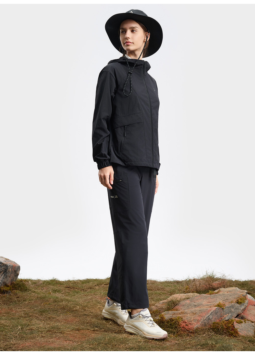 FILA CORE ATHLETICS EXPLORE NATURE'S WONDER Women Woven Top (Black)