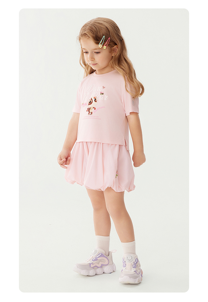 (105 - 130cm) FILA KIDS x GIGANTOSAURUS ORIGINALE Girl's Short Sleeve T-Shirt in Pink