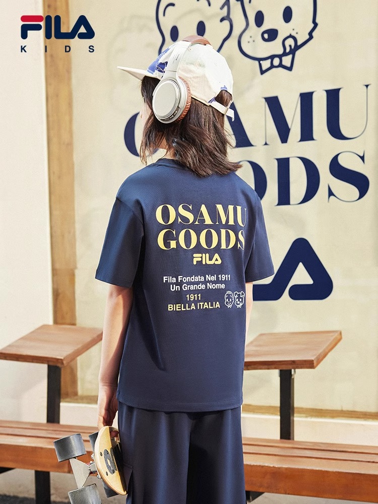 (130 - 170cm) FILA KIDS x OSAMU GOODS Boys Short Sleeve T-Shirt in White/Navy/Turquoise