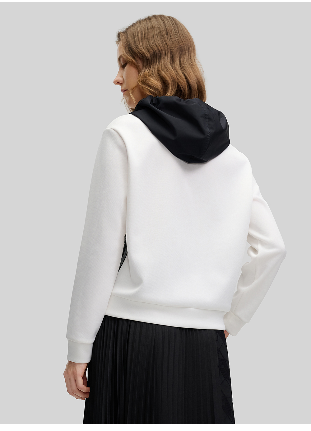 FILA CORE LIFESTYLE EMERALD FANCY BRERA Women Hooded Sweater (White)