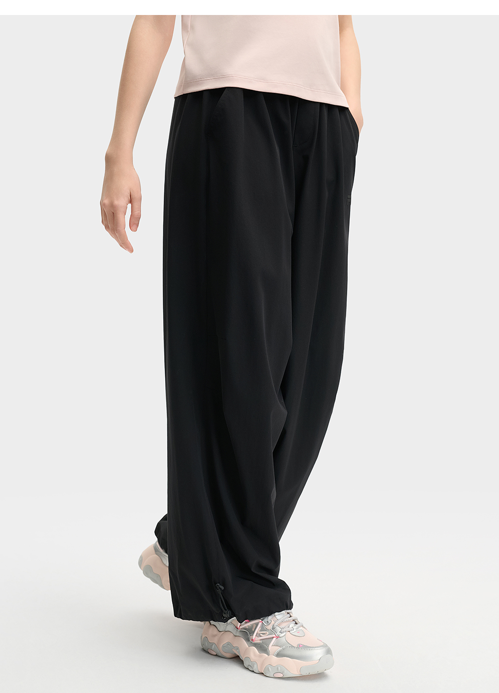 FILA CORE LIFESTYLE ORIGINALE DREAMS ON THE COURT Women Woven Pants (Black)