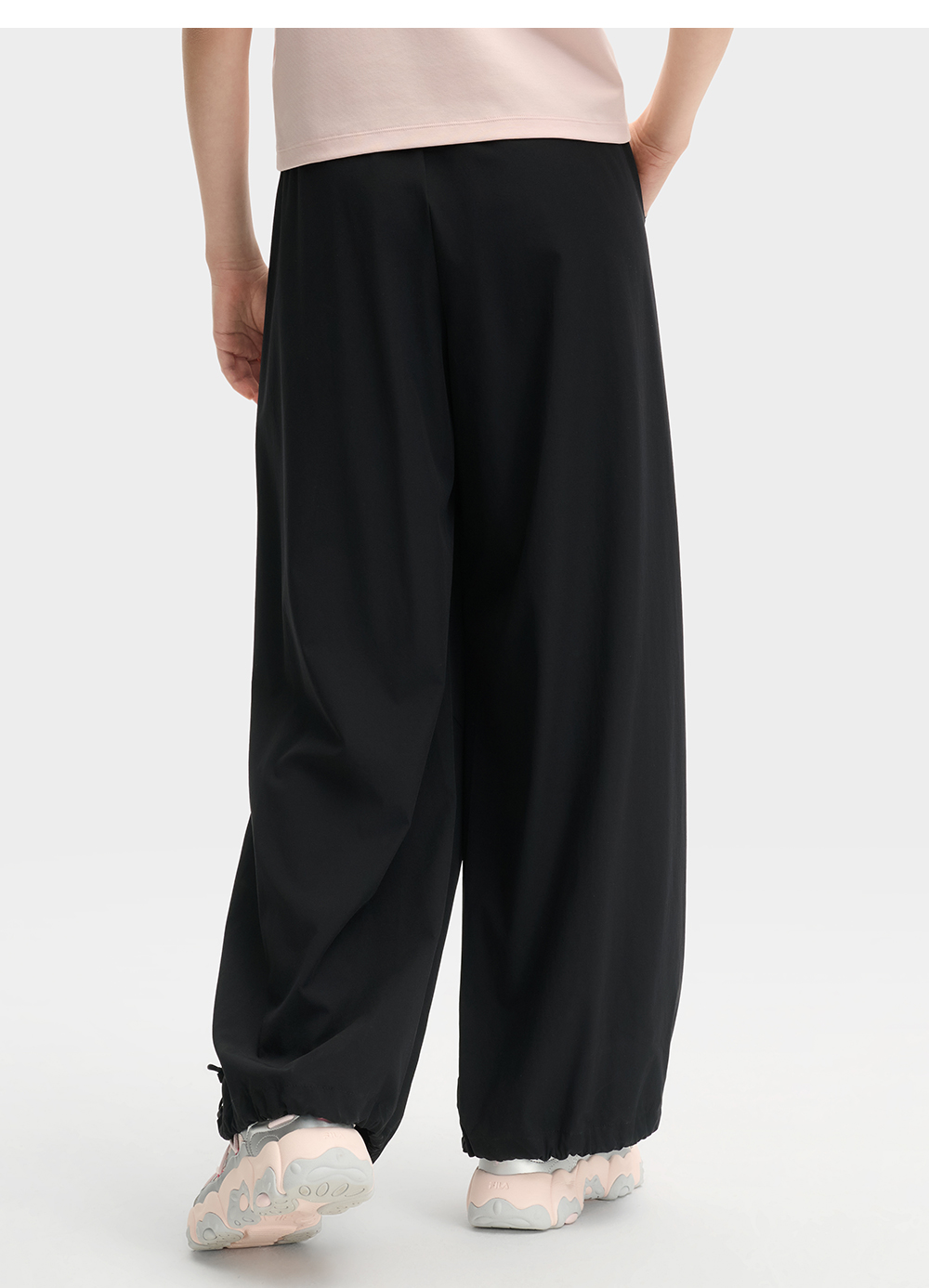 FILA CORE LIFESTYLE ORIGINALE DREAMS ON THE COURT Women Woven Pants (Black)