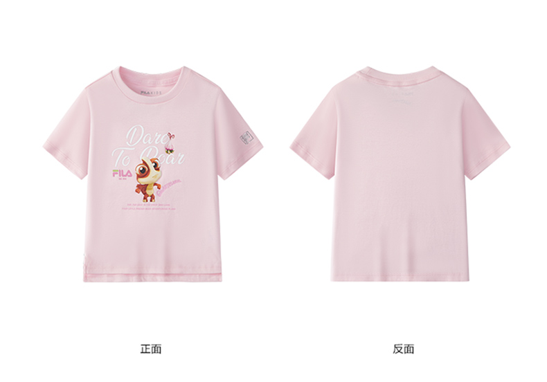 (105 - 130cm) FILA KIDS x GIGANTOSAURUS ORIGINALE Girl's Short Sleeve T-Shirt in Pink