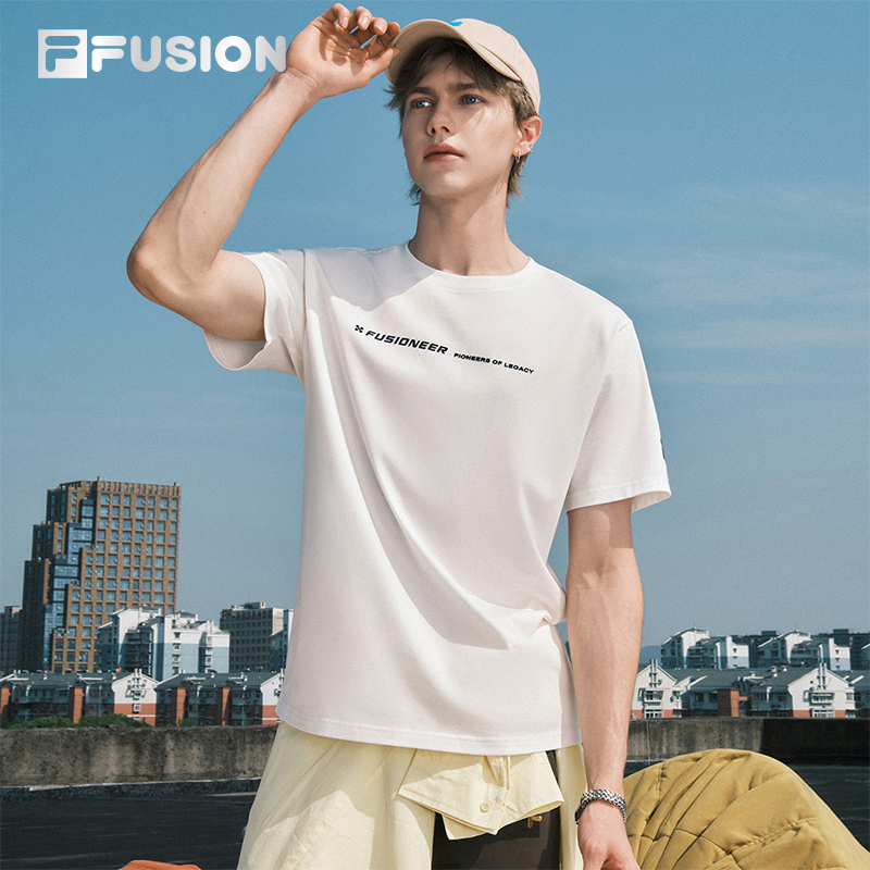 FILA FUSION  FUSION LIFE FUSIONEER DOWNTOWN DRIFT Men Short Sleeve T-shirt (Light Khaki / White)